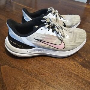 Nike Women's Air Winflo 9 running shoes in the white and pink spell colorway